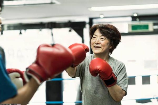 如何招募体育培训学校的新学员？